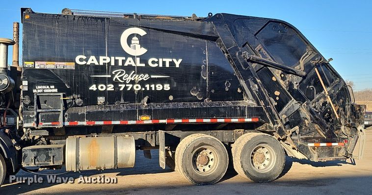 image for item DK0553 2008 Mack MRU613 refuse truck