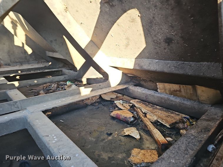 image for item DK0553 2008 Mack MRU613 refuse truck