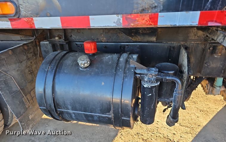 image for item DK0553 2008 Mack MRU613 refuse truck