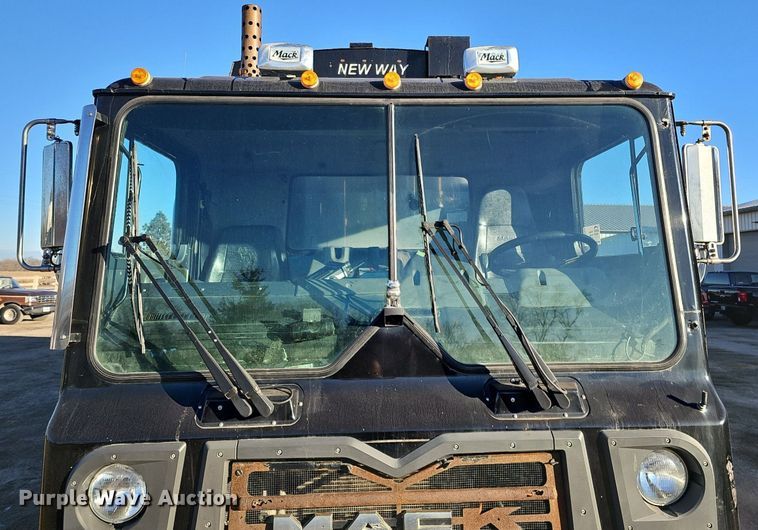 image for item DK0553 2008 Mack MRU613 refuse truck