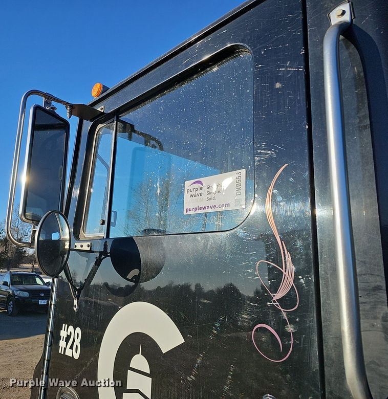 image for item DK0553 2008 Mack MRU613 refuse truck