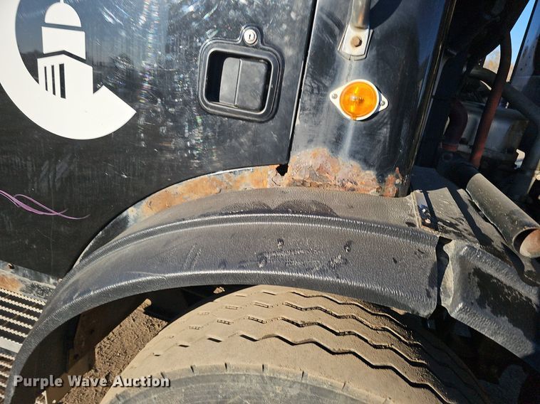 image for item DK0553 2008 Mack MRU613 refuse truck