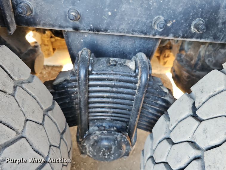 image for item DK0553 2008 Mack MRU613 refuse truck