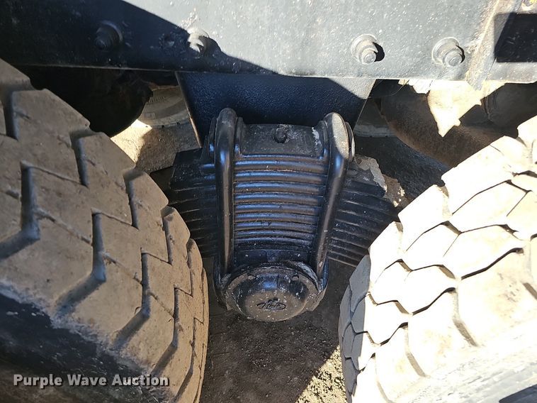 image for item DK0553 2008 Mack MRU613 refuse truck