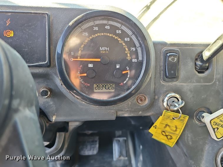 image for item DK0553 2008 Mack MRU613 refuse truck