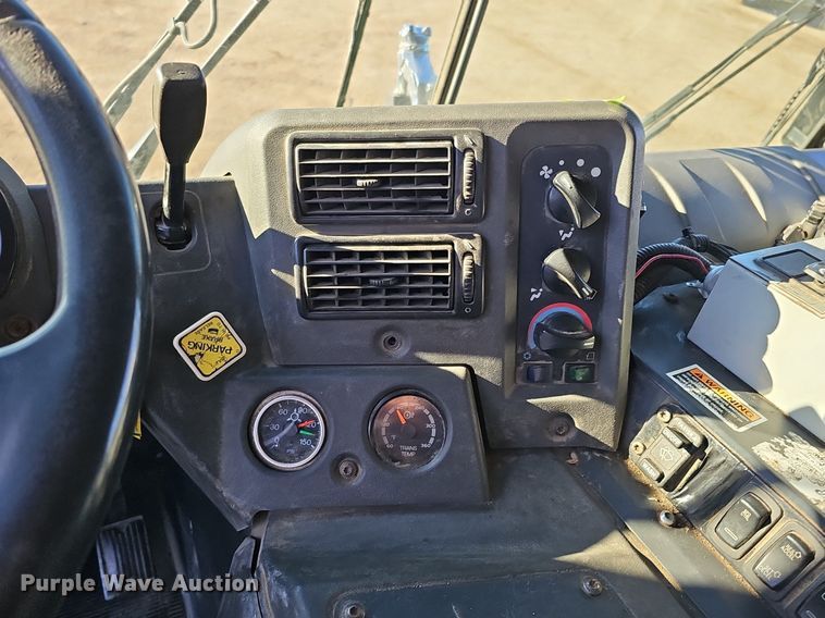 image for item DK0553 2008 Mack MRU613 refuse truck