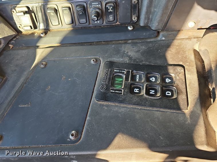 image for item DK0553 2008 Mack MRU613 refuse truck