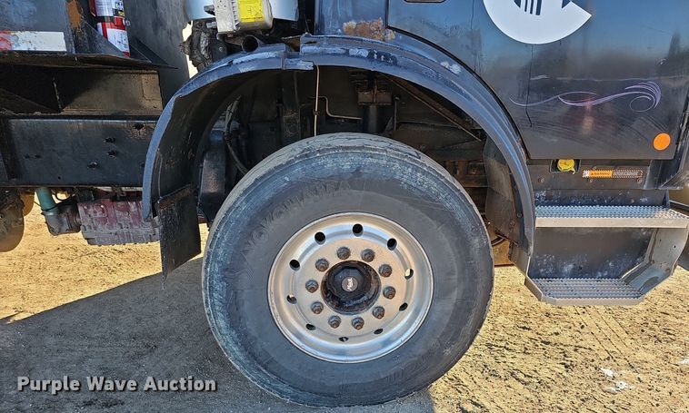 image for item DK0553 2008 Mack MRU613 refuse truck