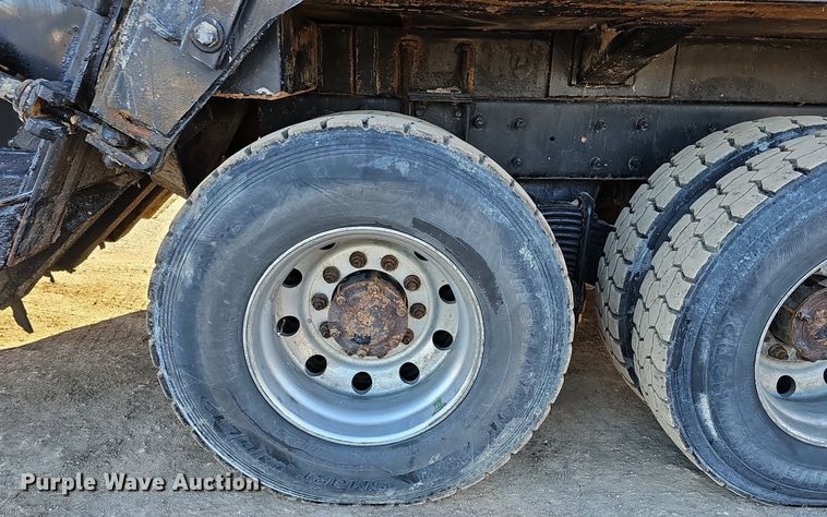 image for item DK0553 2008 Mack MRU613 refuse truck