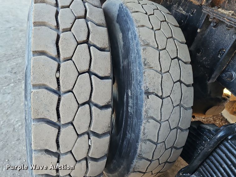 image for item DK0553 2008 Mack MRU613 refuse truck