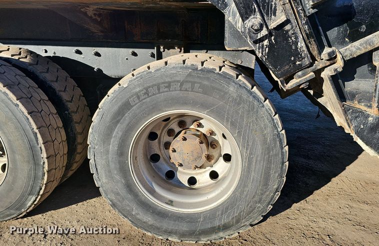 image for item DK0553 2008 Mack MRU613 refuse truck