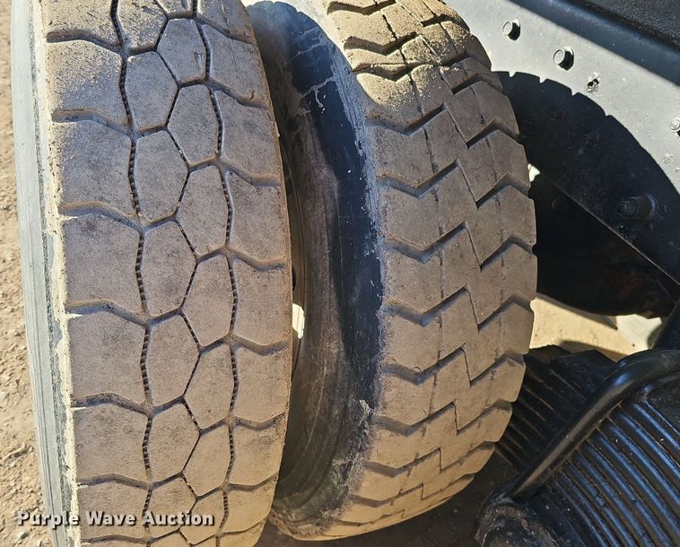 image for item DK0553 2008 Mack MRU613 refuse truck