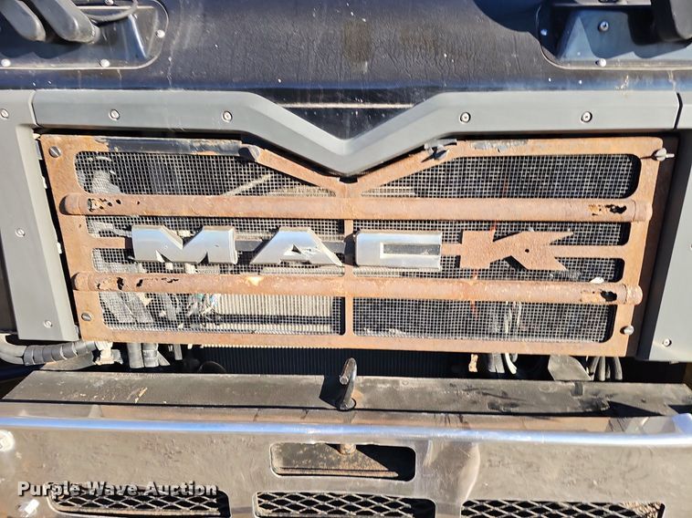 image for item DK0553 2008 Mack MRU613 refuse truck