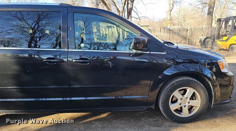 image for item DK0573 2013 Dodge Grand Caravan van