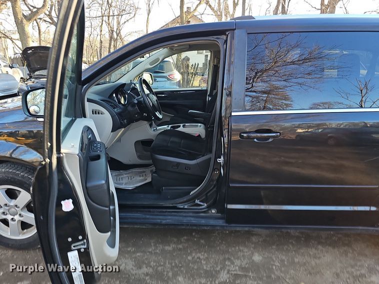 image for item DK0573 2013 Dodge Grand Caravan van