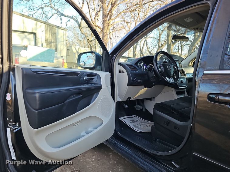 image for item DK0573 2013 Dodge Grand Caravan van