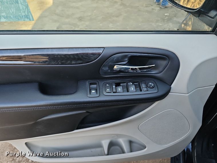 image for item DK0573 2013 Dodge Grand Caravan van