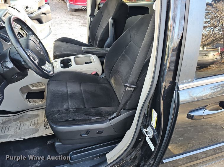 image for item DK0573 2013 Dodge Grand Caravan van