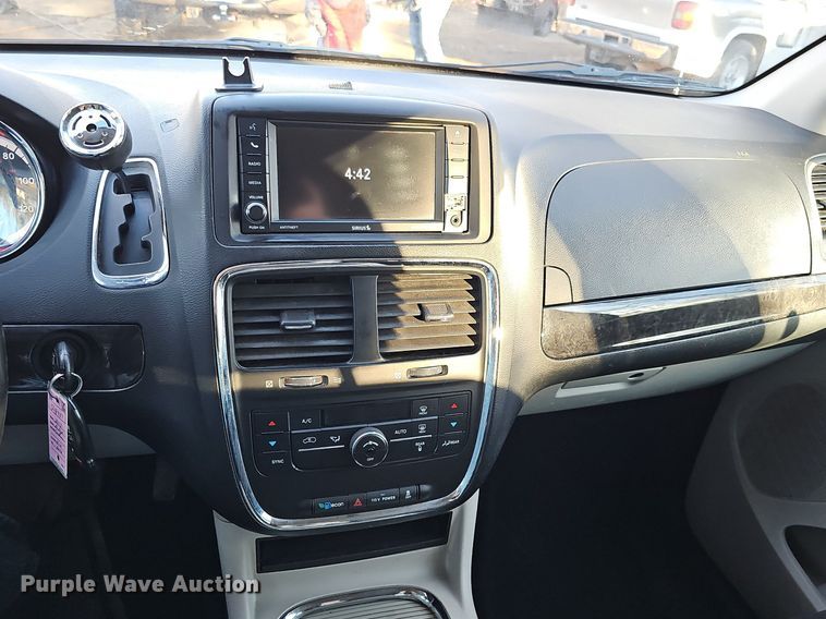 image for item DK0573 2013 Dodge Grand Caravan van