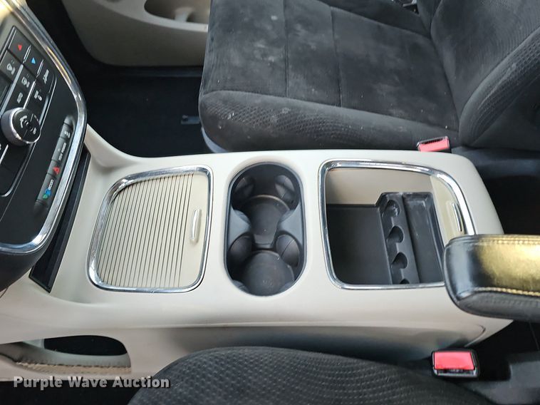 image for item DK0573 2013 Dodge Grand Caravan van