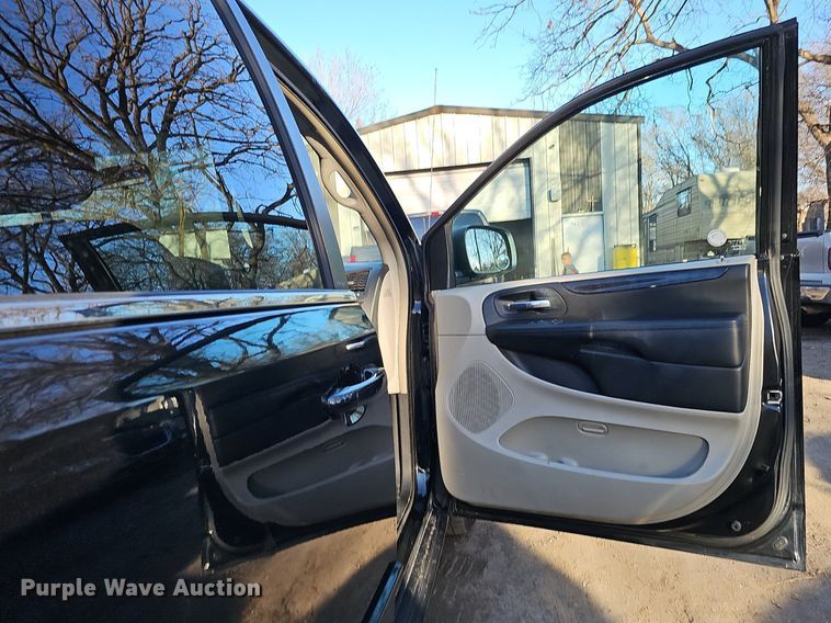 image for item DK0573 2013 Dodge Grand Caravan van