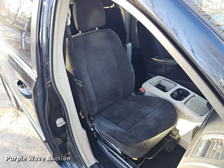 image for item DK0573 2013 Dodge Grand Caravan van