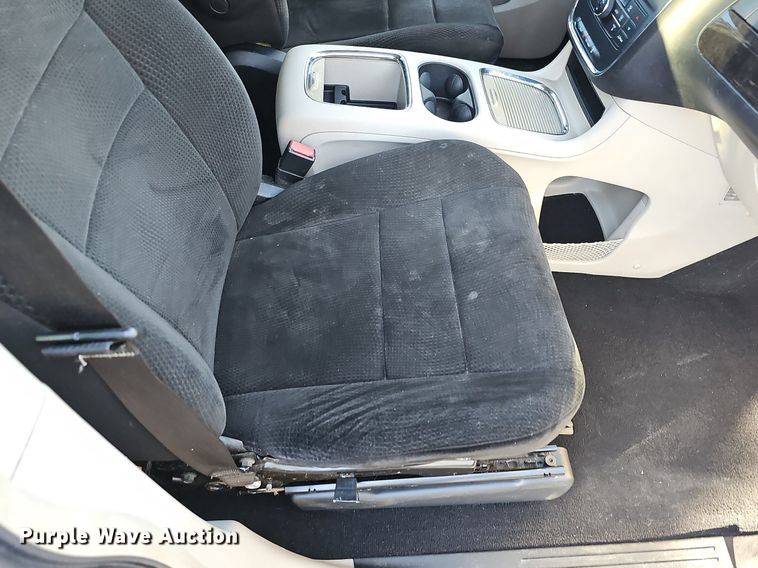 image for item DK0573 2013 Dodge Grand Caravan van