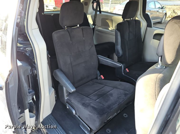 image for item DK0573 2013 Dodge Grand Caravan van