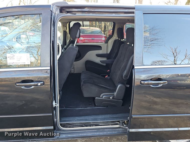 image for item DK0573 2013 Dodge Grand Caravan van