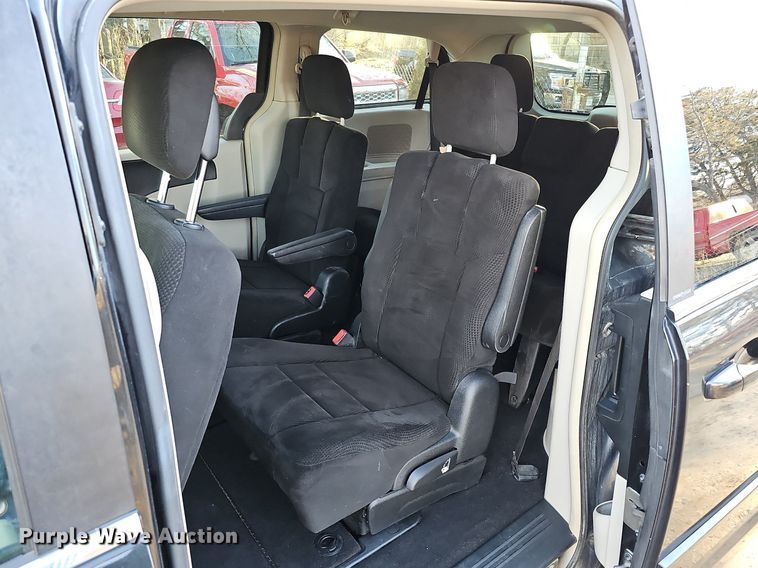 image for item DK0573 2013 Dodge Grand Caravan van