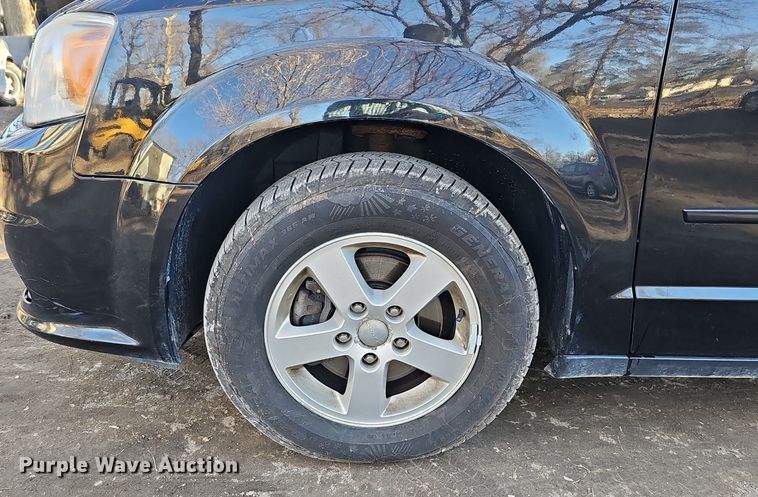 image for item DK0573 2013 Dodge Grand Caravan van