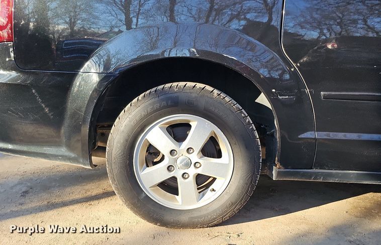 image for item DK0573 2013 Dodge Grand Caravan van