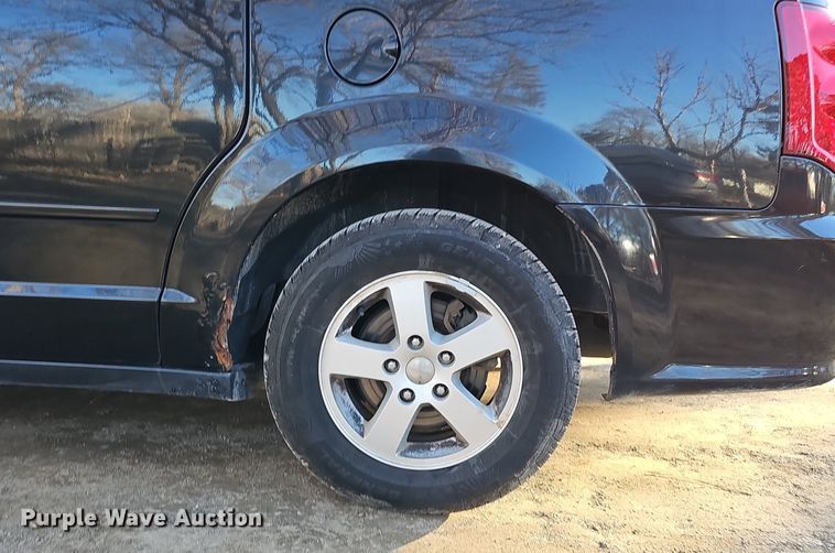 image for item DK0573 2013 Dodge Grand Caravan van