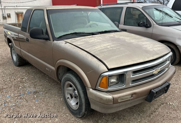 image for item DM2667 1997 Chevrolet S10 Ext. Cab pickup truck