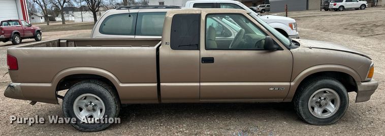 image for item DM2667 1997 Chevrolet S10 Ext. Cab pickup truck