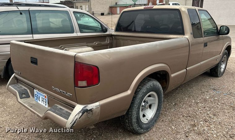 image for item DM2667 1997 Chevrolet S10 Ext. Cab pickup truck