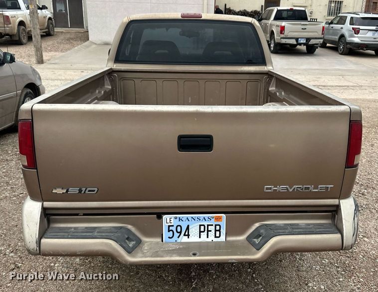 image for item DM2667 1997 Chevrolet S10 Ext. Cab pickup truck