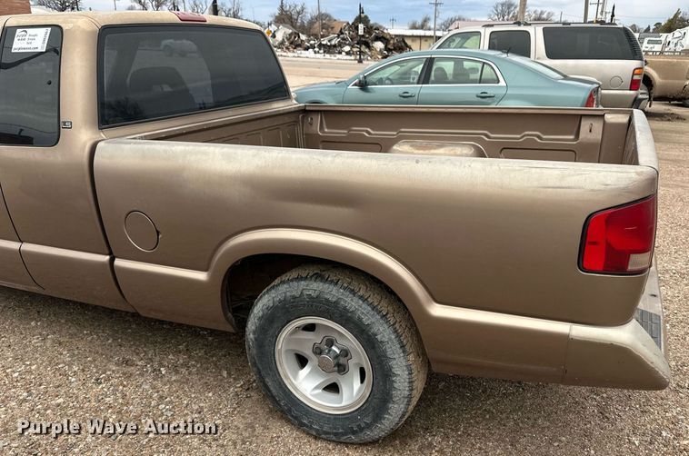 image for item DM2667 1997 Chevrolet S10 Ext. Cab pickup truck