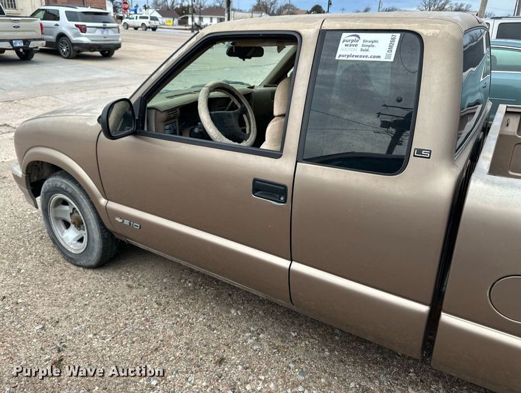 image for item DM2667 1997 Chevrolet S10 Ext. Cab pickup truck