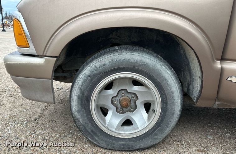 image for item DM2667 1997 Chevrolet S10 Ext. Cab pickup truck