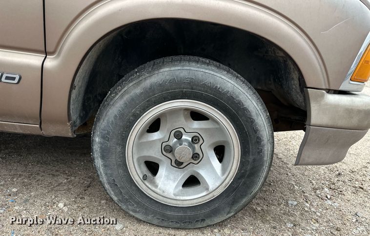 image for item DM2667 1997 Chevrolet S10 Ext. Cab pickup truck