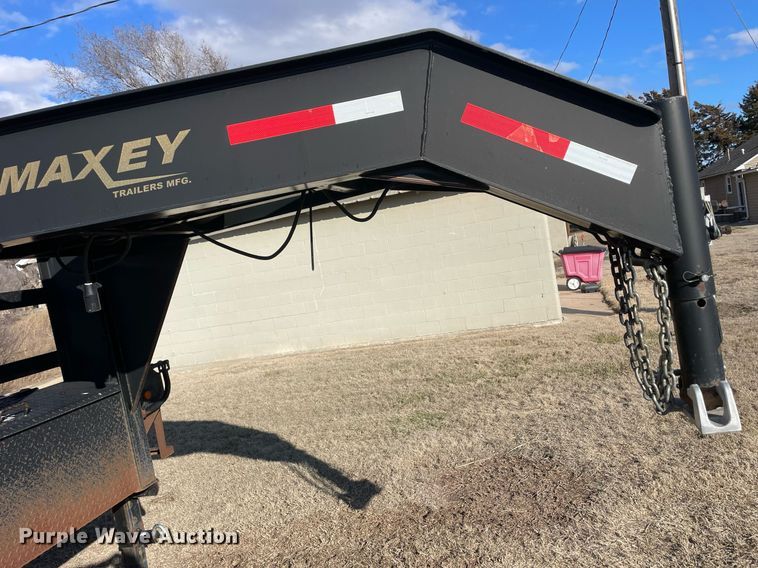 image for item DM2691 2010 Maxey tilt deck equipment trailer