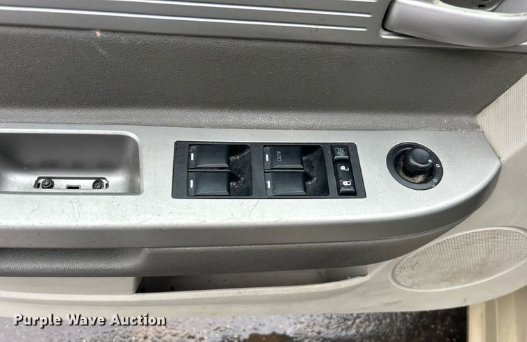 image for item DN0677 2010 Chrysler Sebring 