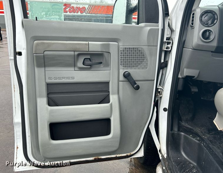 image for item DN0678 2014 Ford E150 van