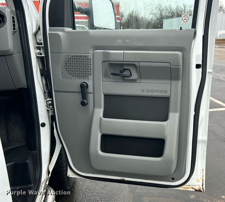 image for item DN0678 2014 Ford E150 van