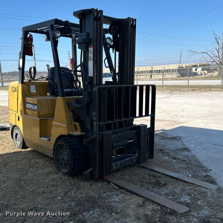 image for item DN0710 1999 Caterpillar  GC40K forklift