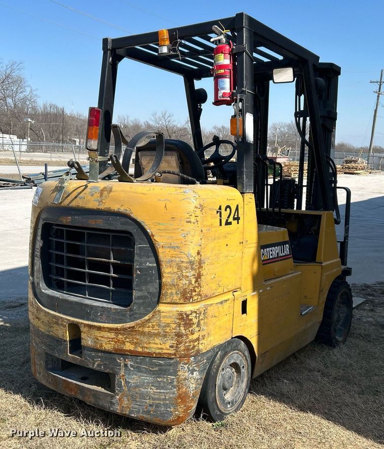 image for item DN0710 1999 Caterpillar  GC40K forklift