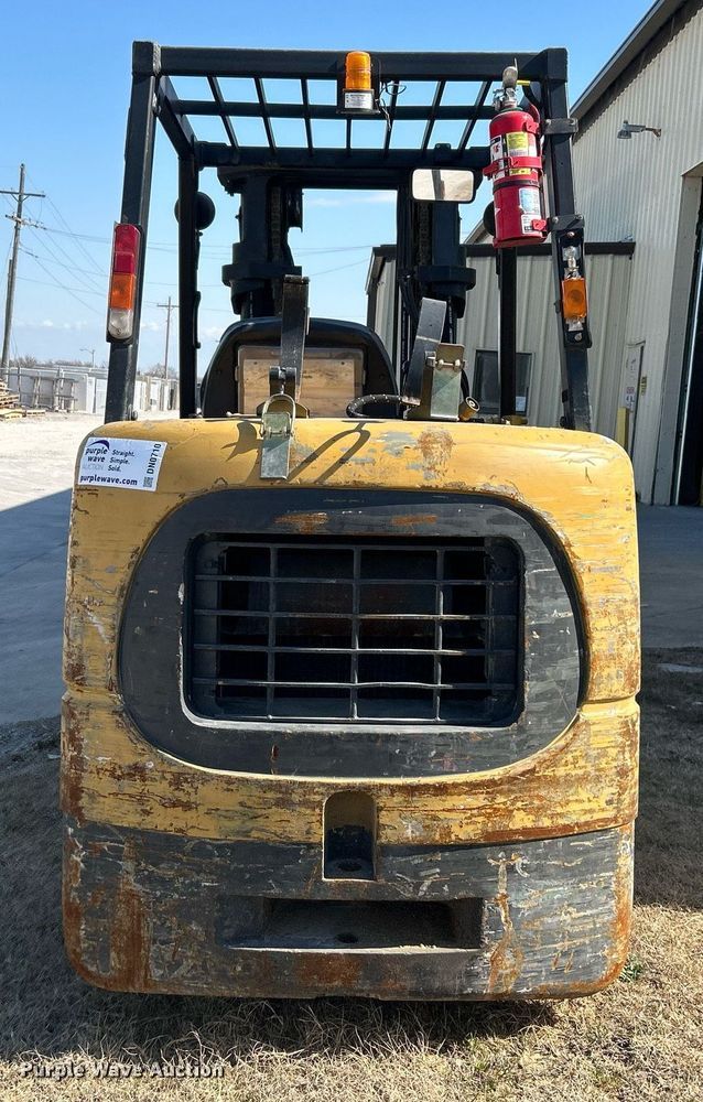 image for item DN0710 1999 Caterpillar  GC40K forklift