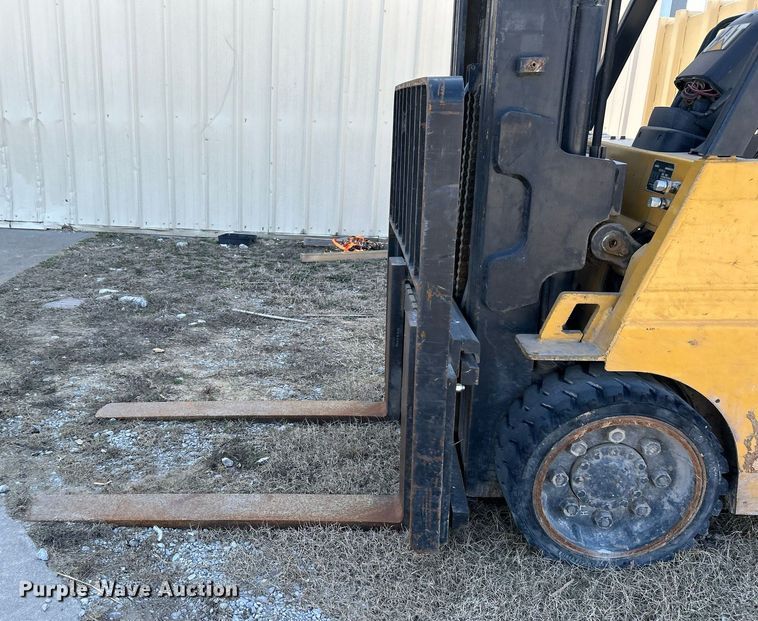 image for item DN0710 1999 Caterpillar  GC40K forklift