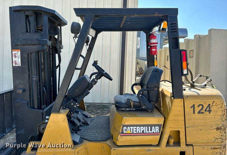 image for item DN0710 1999 Caterpillar  GC40K forklift